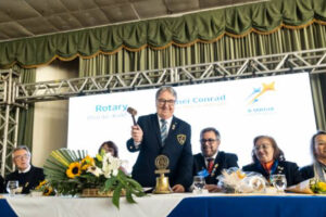 Sidnei Conrad é empossado novo governador do Rotary em Pelotas