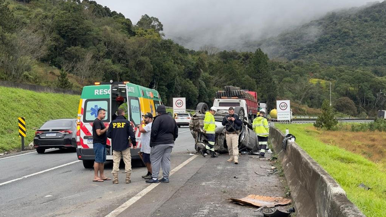 Dunga e esposa ficam feridos após acidente de carro no interior do Paraná