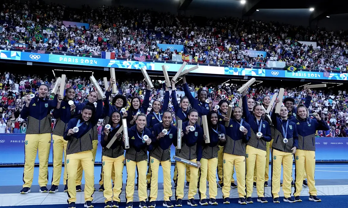 selecao_feminina_com_bronze_futebol_paris